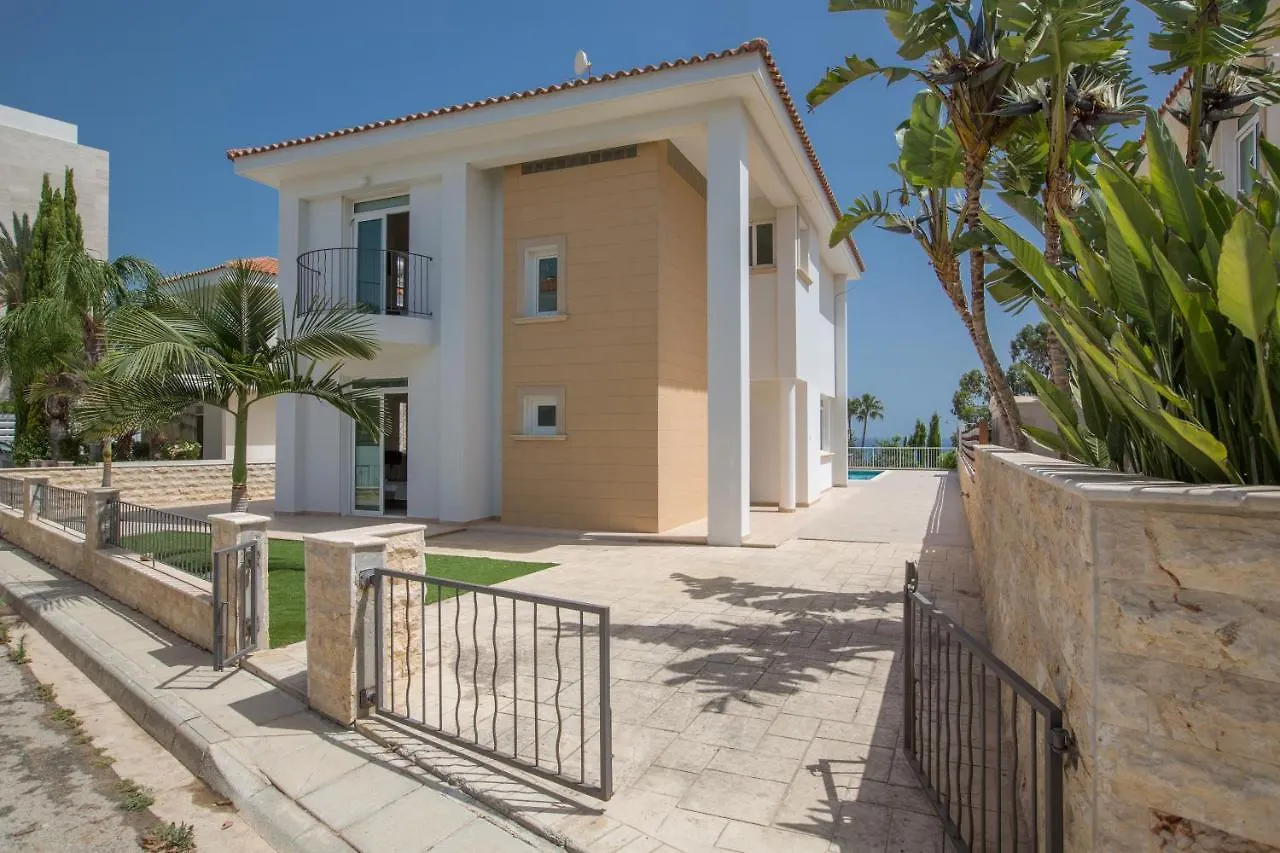 Shaye Front Line Villa Protaras 0*,